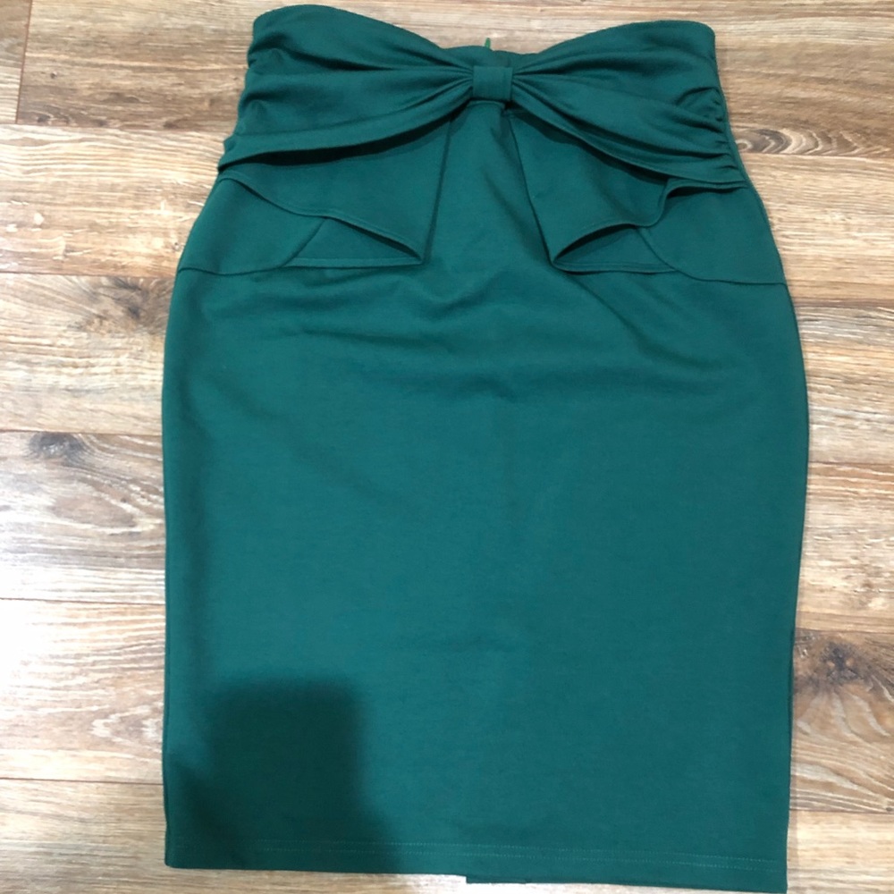 Never been worn pencil skirt, dark green
